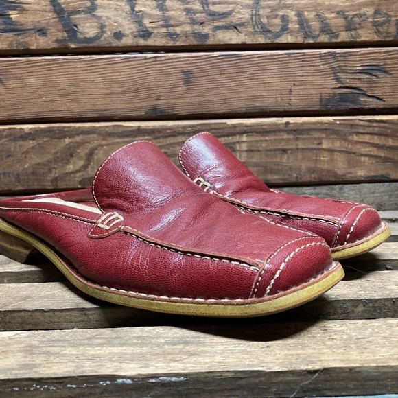 AK Anne Klein Women Red Leather Flat Slip On Mule - Picture 1 of 8